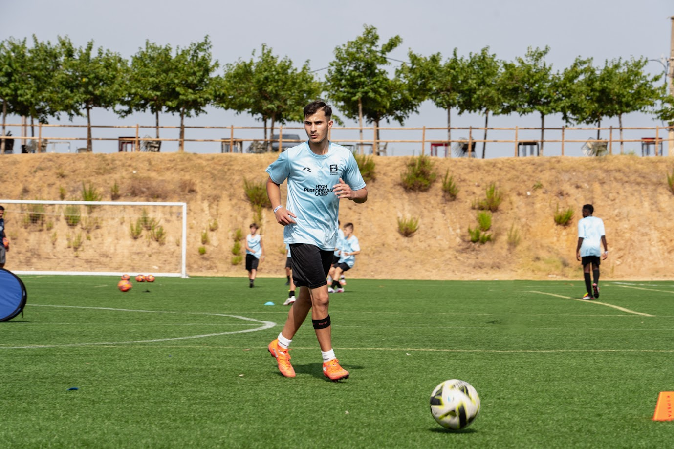 Entrenamiento en el complejo deportivo del campus de fútbol